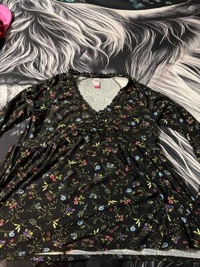 No Boundaries Black Floral V-Neck Long Sleeve Blouse